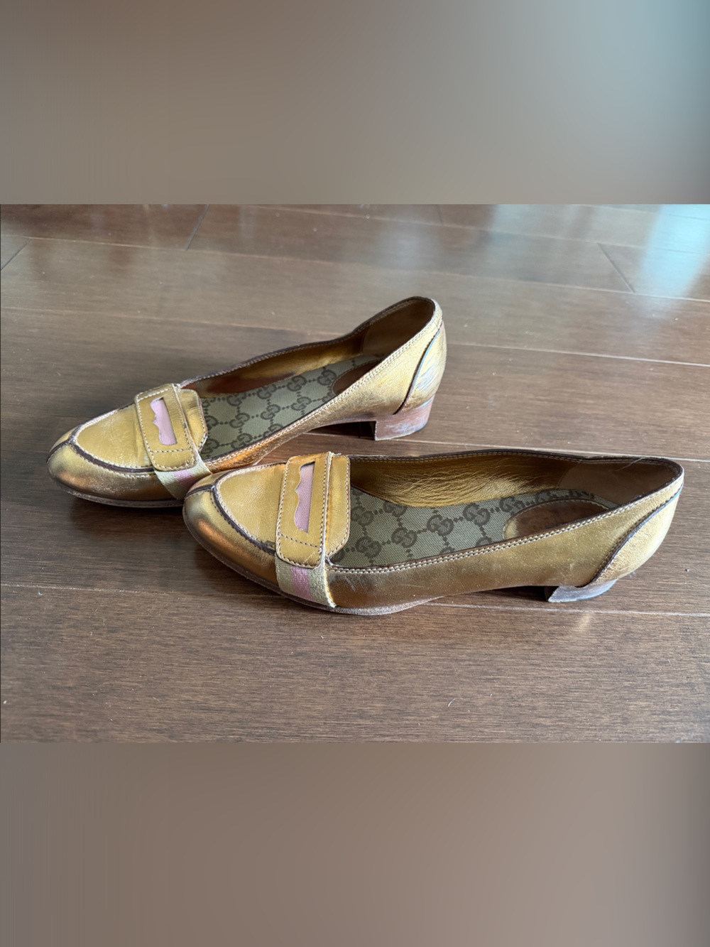 Metallic Gold Gucci Women's Loafer Flats with Pink Accent - Picture 3 of 3